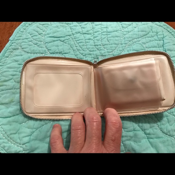 Snoopy Butterfly Collection Wallet - Picture 4 of 8